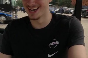 太豪了吧 这是真的?欧文给队友们准备的圣诞礼物高尔夫球车...